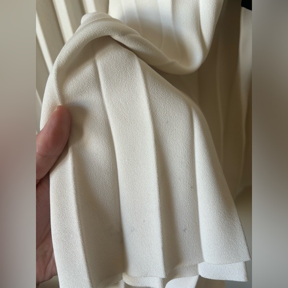 H&M two tone pleated midi skirt size 12. - Picture 5 of 5